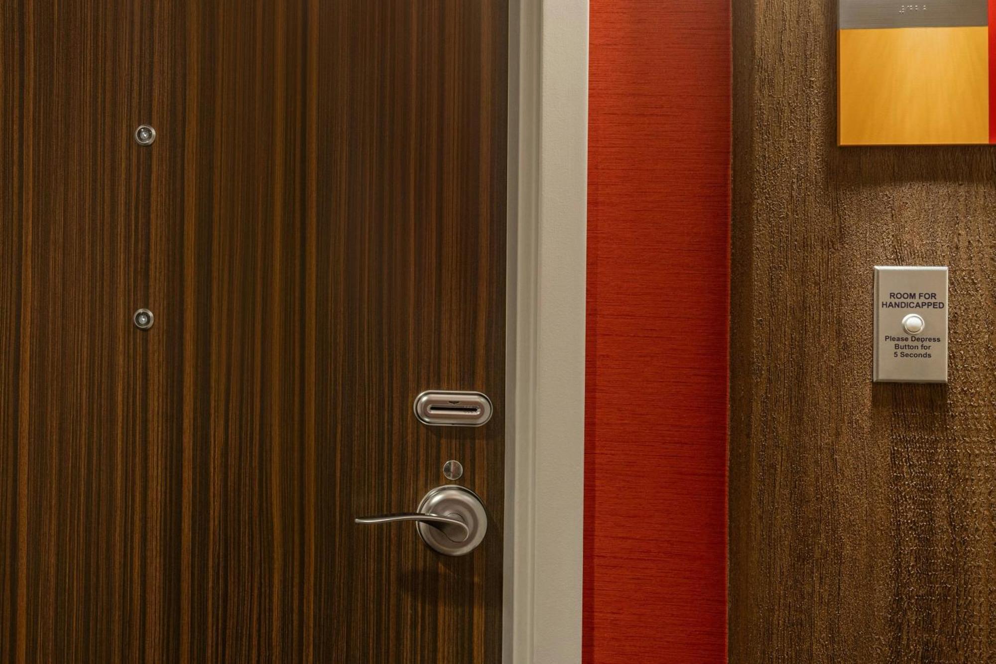 Hotel Fairfield & By Marriott Downtown 3*